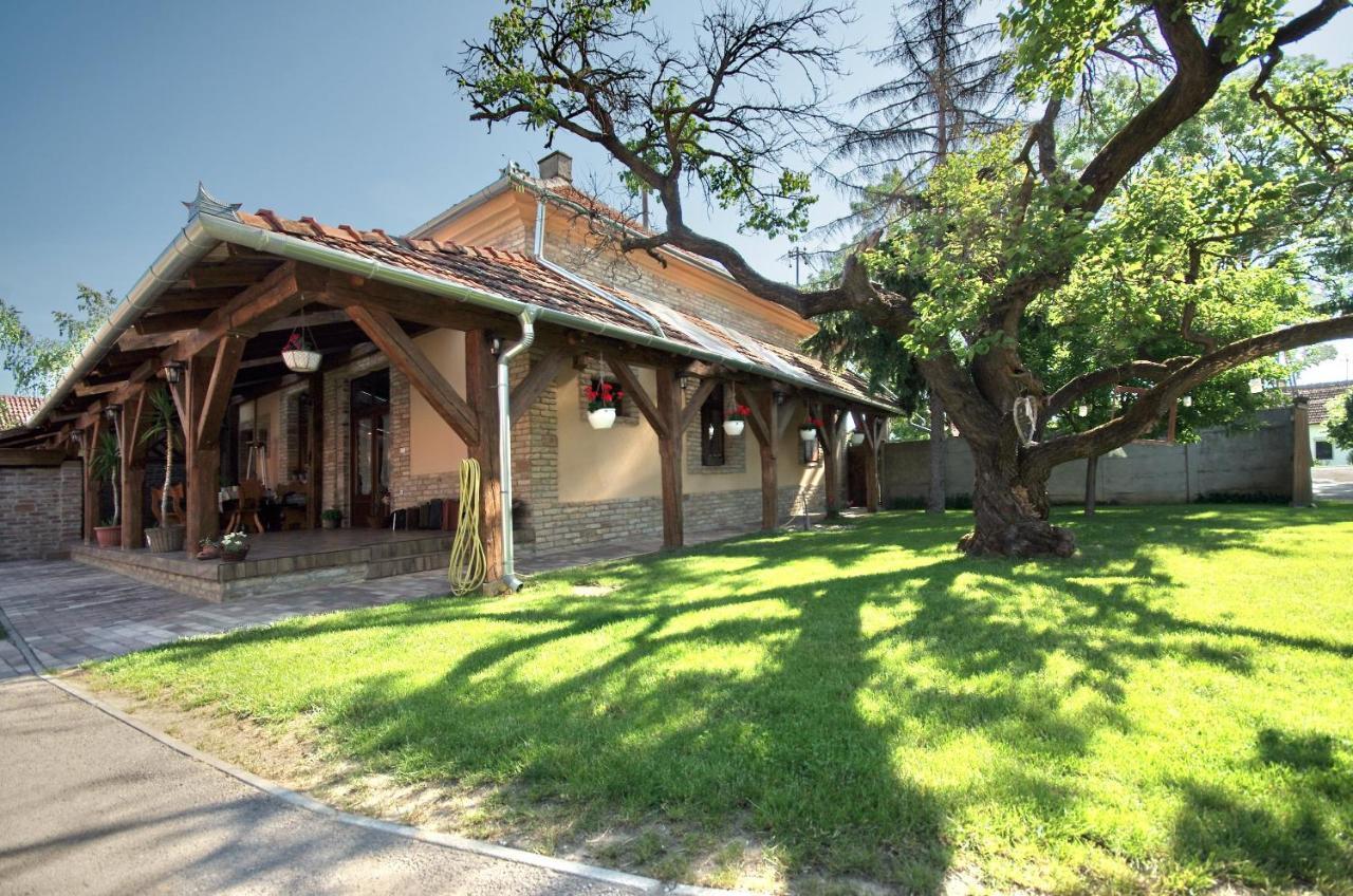 Villa Rusztika Гюла Екстериор снимка